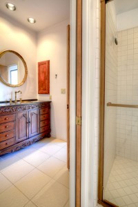 Sincuidados Home for Sale in North Scottsdale - Guest Bathroom